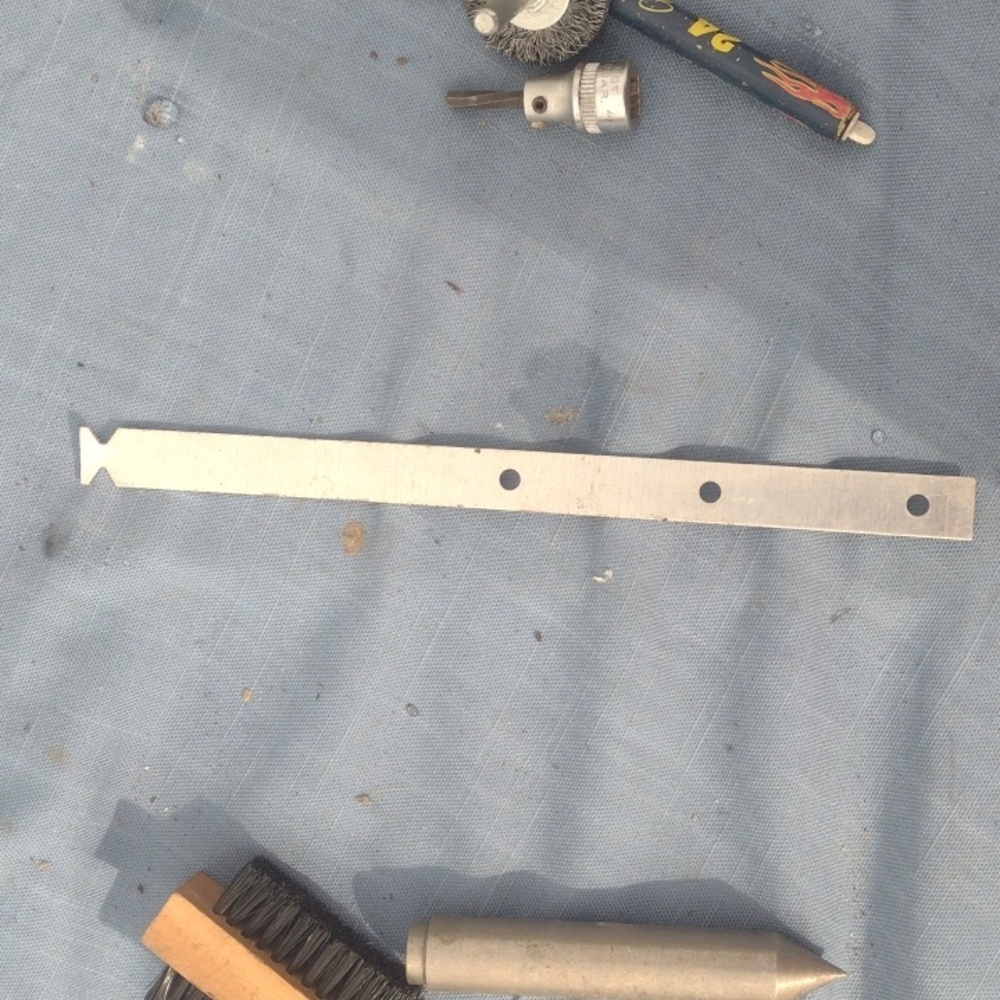 Assorted Tool Set With Screwdriver And Brush - image 4